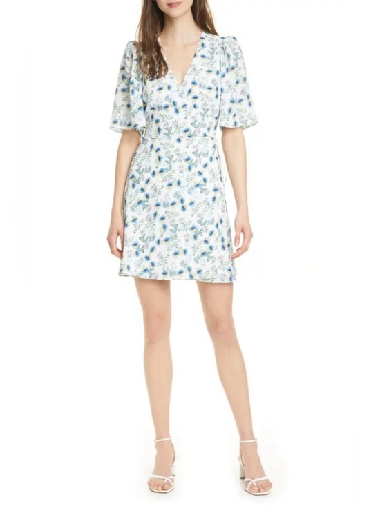 Alice + Olivia Dresses & Skirts - Alice + Olivia Floral Sandra Wrap Dress